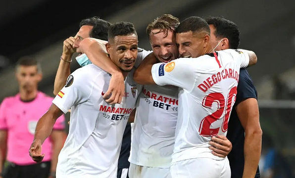 包含里程碑夜塞维利亚调整名单，意甲窗口期刷纪录，气氛紧张，训练强度明显提升的词条