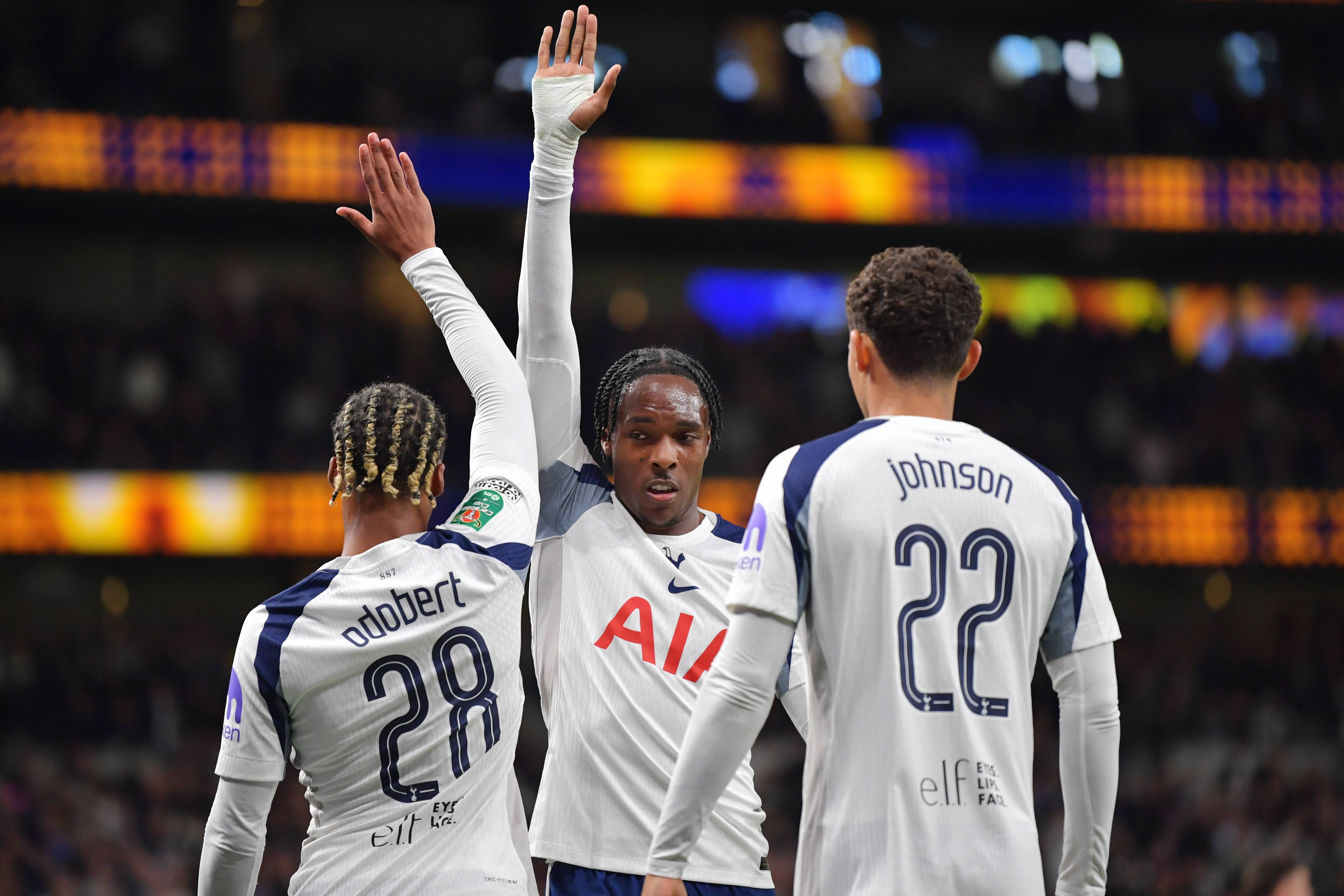  德罗巴在利物浦比赛中逆转,突破纪录引发热议的原因 